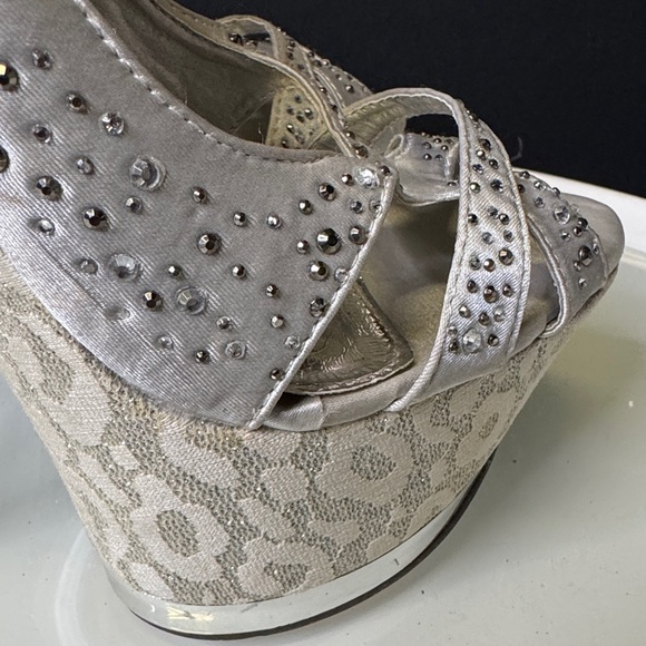 2 Lips Too Silver Rhinestone Heels - Picture 5 of 8